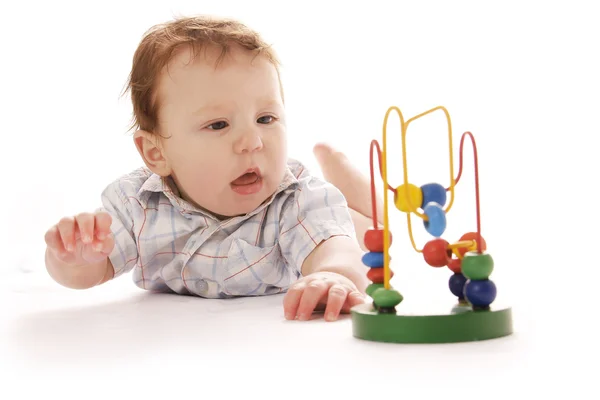 幼児のベビーおもちゃグラスで白の背景に — ストック写真