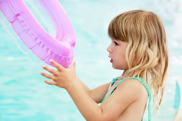 Girl in the pool — Stock Photo, Image