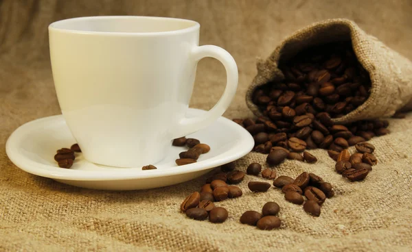 コーヒー ・ マグ、コーヒー豆 — ストック写真