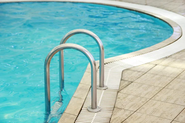 Steps in pool — Stock Photo, Image