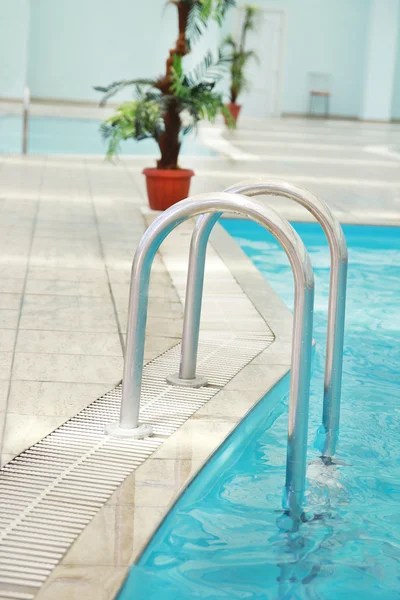 Steps in pool — Stock Photo, Image