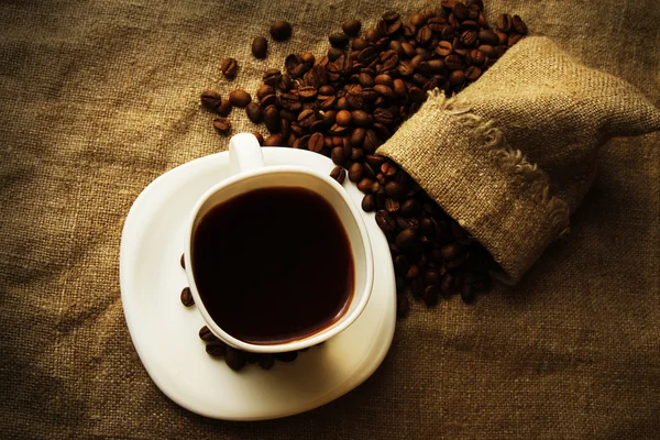 Cup of coffee and grains — Stock Photo, Image