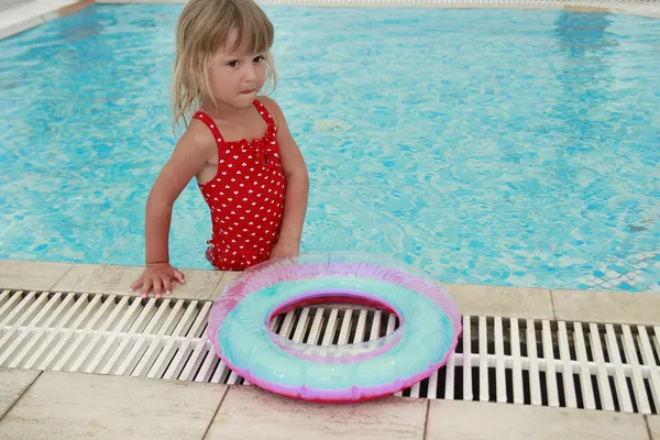Little cute girl in water pool — Stock Photo, Image