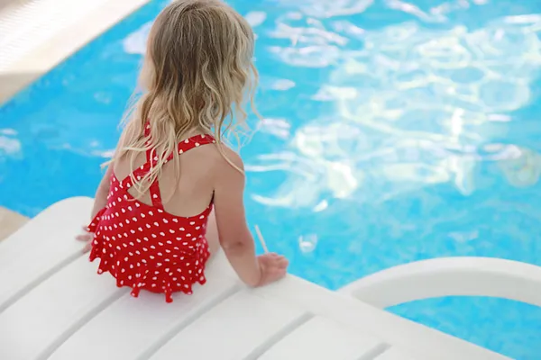 Little cute girl in water pool — Stock Photo, Image