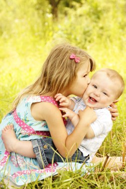 erkek ve kız kardeş