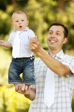 küçük çocuk ile baba