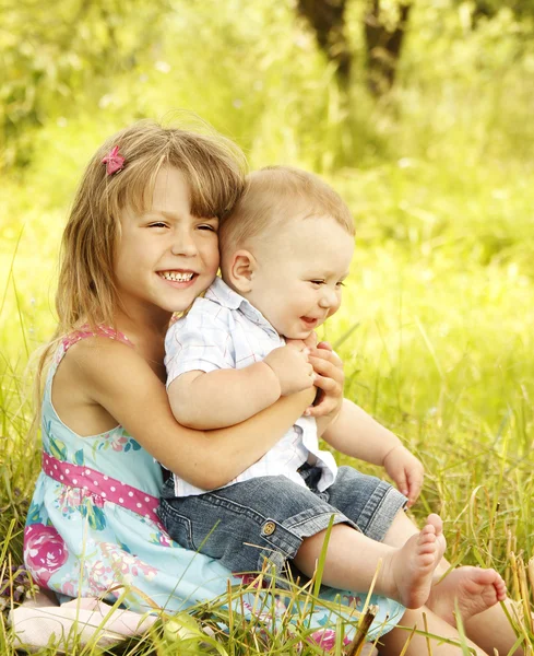 Hermano y hermana — Foto de Stock