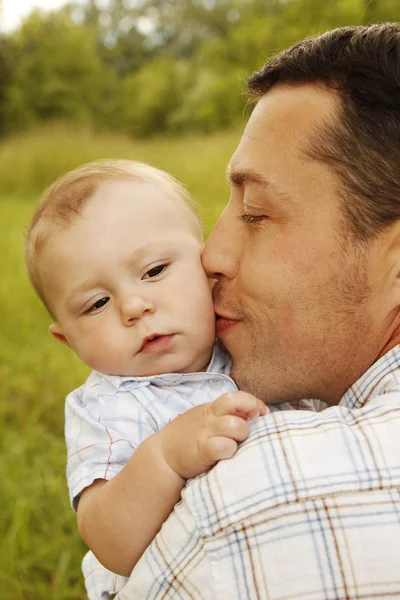 Menino com pai — Fotografia de Stock