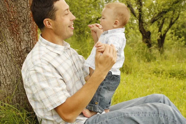 Menino com pai — Fotografia de Stock