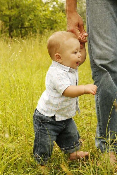Malý chlapec s otcem — Stock fotografie