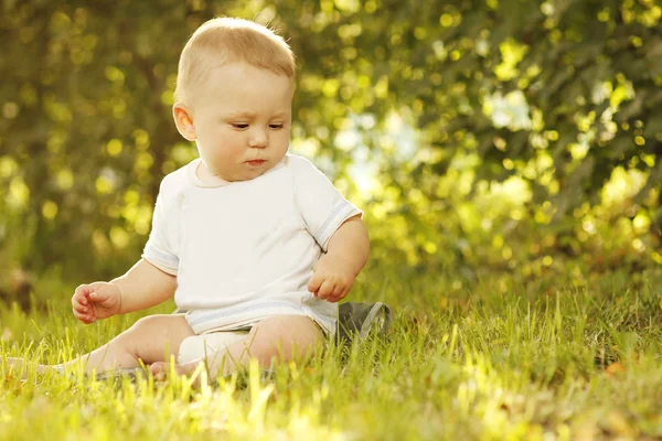 Söt liten pojke — Stockfoto