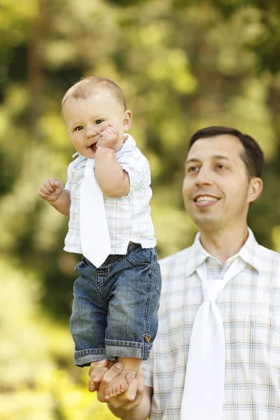 Küçük çocuk ile baba — Stok fotoğraf