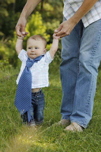 Kleiner Junge mit Vater — Stockfoto