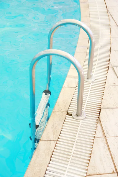 Escaliers piscine — Photo