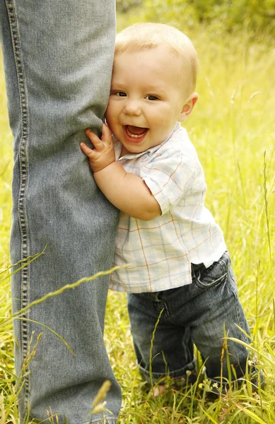 Kleiner Junge mit Vater — Stockfoto
