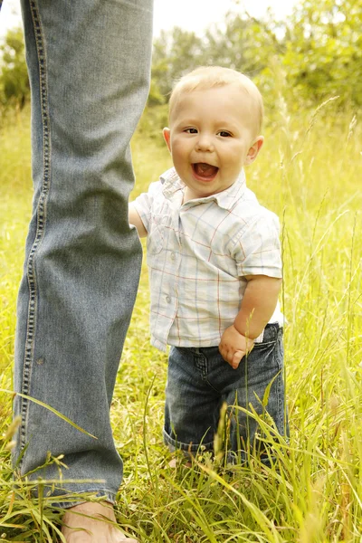 Niño pequeño con padre — Foto de Stock