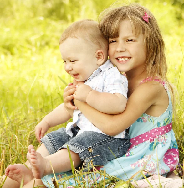 Hermano y hermana — Foto de Stock