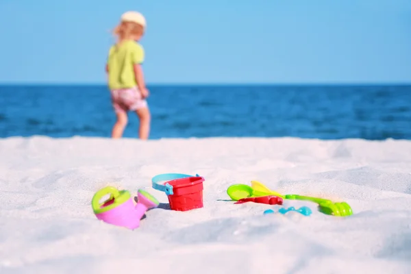 Fille sur le bord de mer — Photo