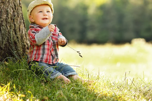 Liten pojke — Stockfoto