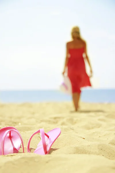 Girl on beach — Stock Photo, Image