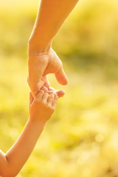 Holding hands — Stock Photo, Image