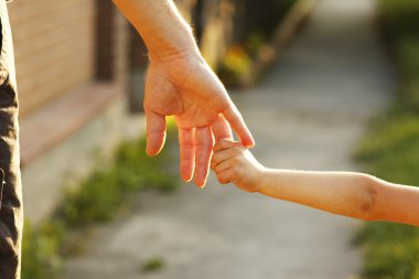 ebeveyn ve çocuk elleri