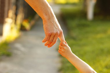 ebeveyn ve çocuk elleri
