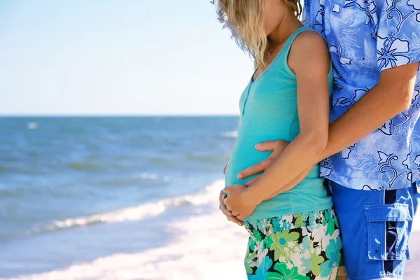 Couple on the beach — Stock Photo, Image