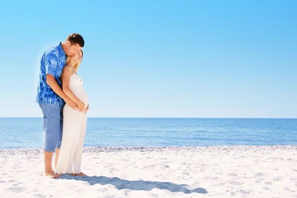 Couple on the beach — Stock Photo, Image