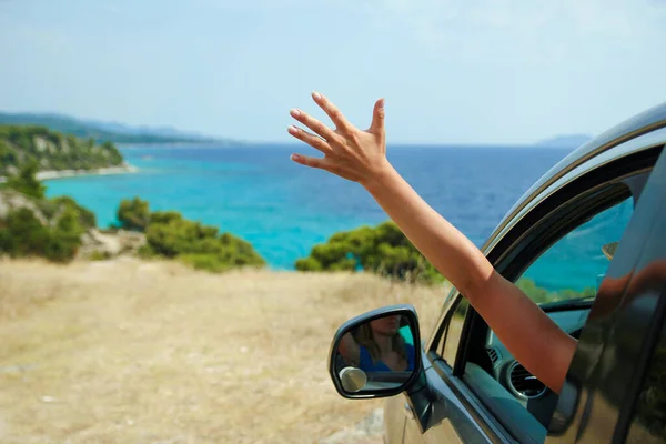 Glücklicher Fahrer Auto Auf See Sommer — Stockfoto