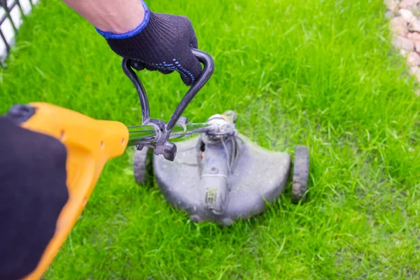 Man Trimer Mows Grass Field Park Background — Stock Photo, Image