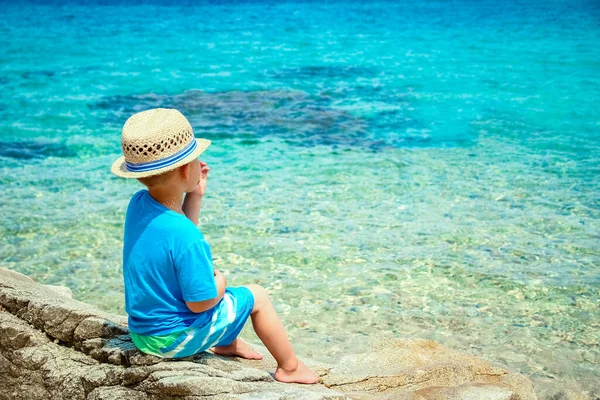 Niño Feliz Jugando Mar Parque — Foto de Stock