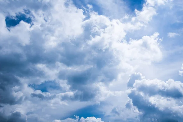 Bellissimo Cielo Con Nuvole Sullo Sfondo Dell Atmosfera — Foto Stock