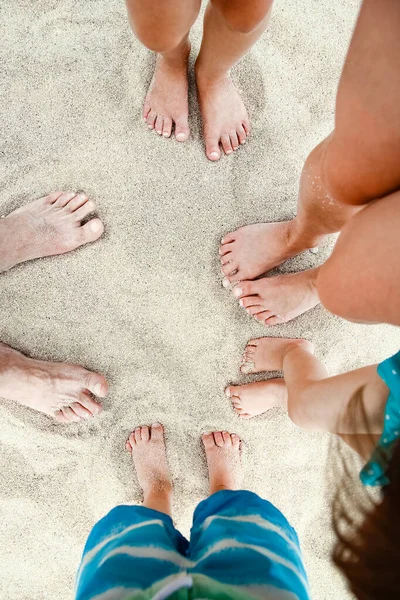 Belle Gambe Nella Sabbia Del Mare Sfondo Greco — Foto Stock