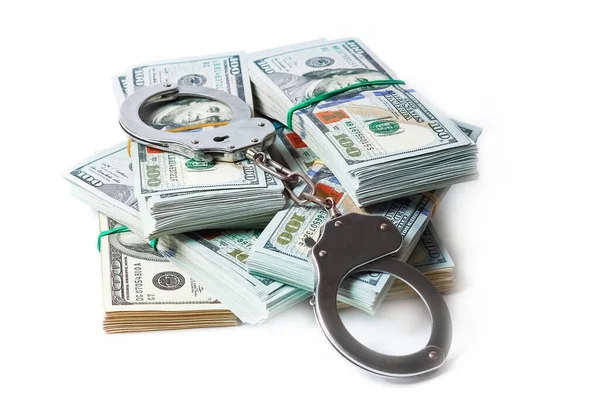 犯罪詐欺の概念のビジネスパンデミックを手錠で白い背景にバンドルでドル — ストック写真