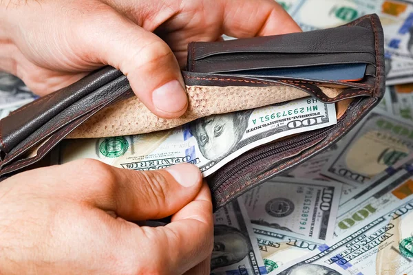Dinheiro Mãos Uma Carteira Contexto Conceito Dólares — Fotografia de Stock