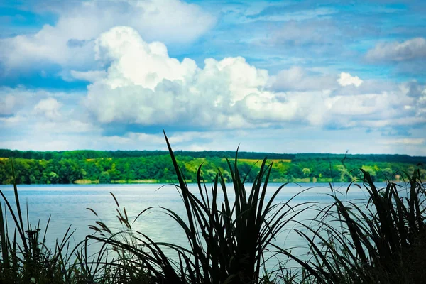 Schöne Natur Fluss Mit Himmelshintergrund — Stockfoto