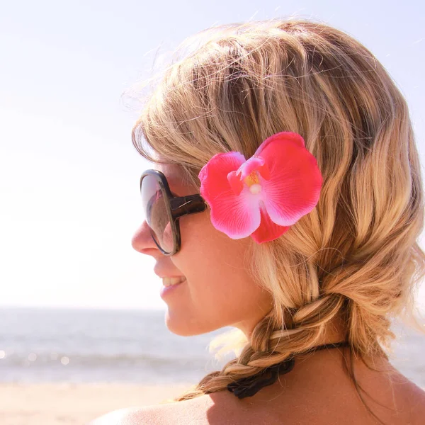 Happy Girl Shoulder Heart Seaside Summer Nature — Stock Photo, Image