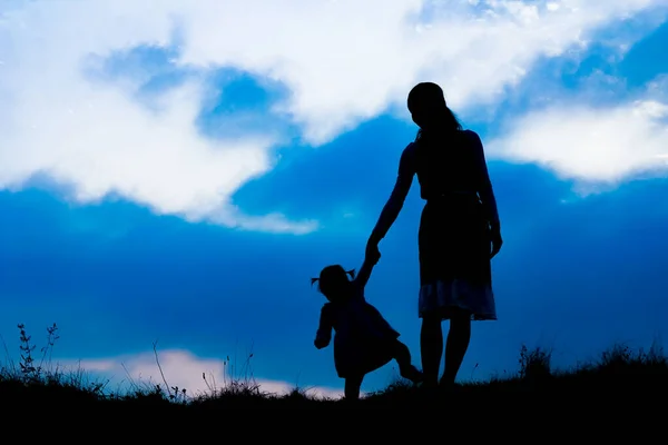 Lycklig Förälder Med Barn Parken Utomhus Silhouette — Stockfoto