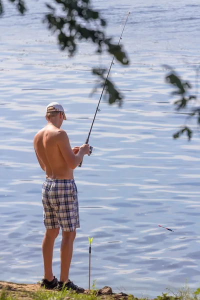 El pescador en el río Volga —  Fotos de Stock