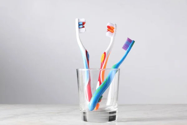 Three Toothbrushes Parents Child Glass Copy Space Your Text — Stock Photo, Image