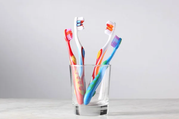Four Toottbrushes Parents Children Glass Copy Space Your Text — Stock Photo, Image