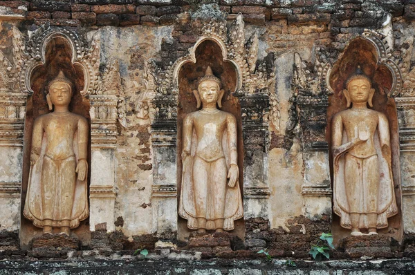 Standing Buddha on stupa — Stock Photo, Image