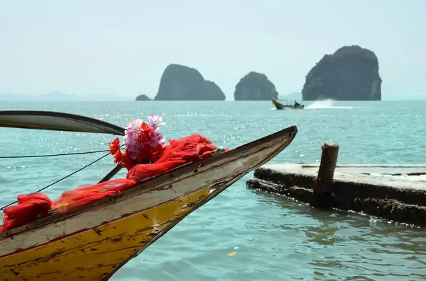 Thailändsk båt på Andamansjön — Stockfoto
