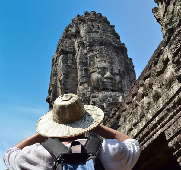 Man in bayon temple cambodia — Stock Photo, Image