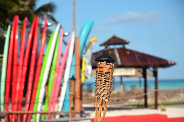 Stapel von Surfbrettern und Lampen — Stockfoto