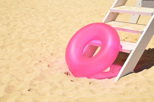 Pink ring in stairway — Stock Photo, Image