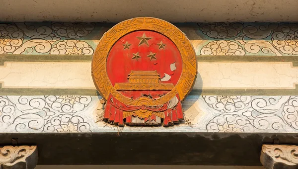 The national emblem of China in decay — Stock Photo, Image