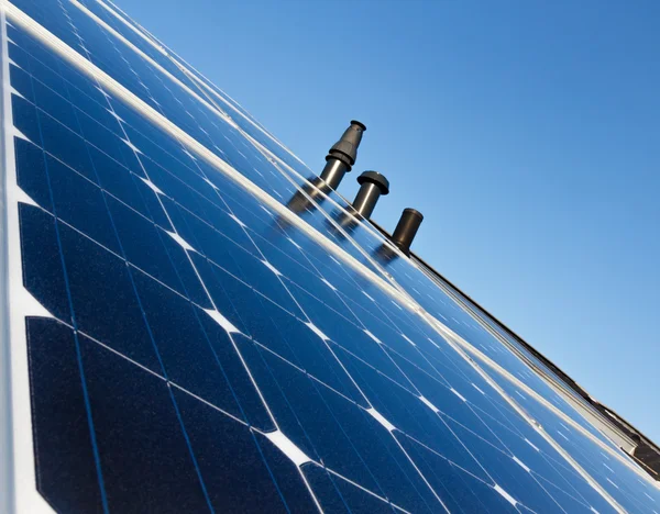 Çatıdaki güneş panelleri