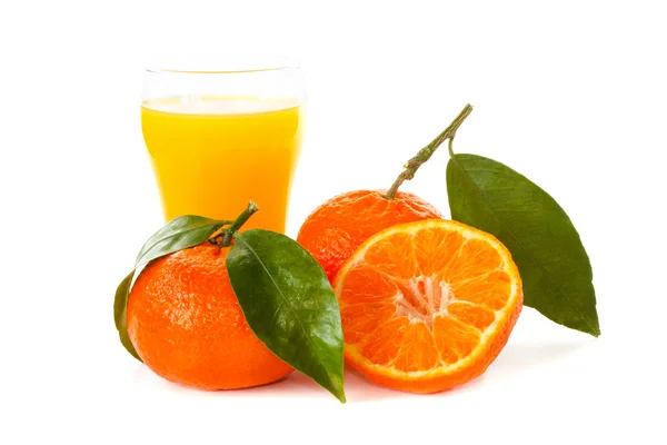 Mandarinas con un vaso de jugo — Foto de Stock